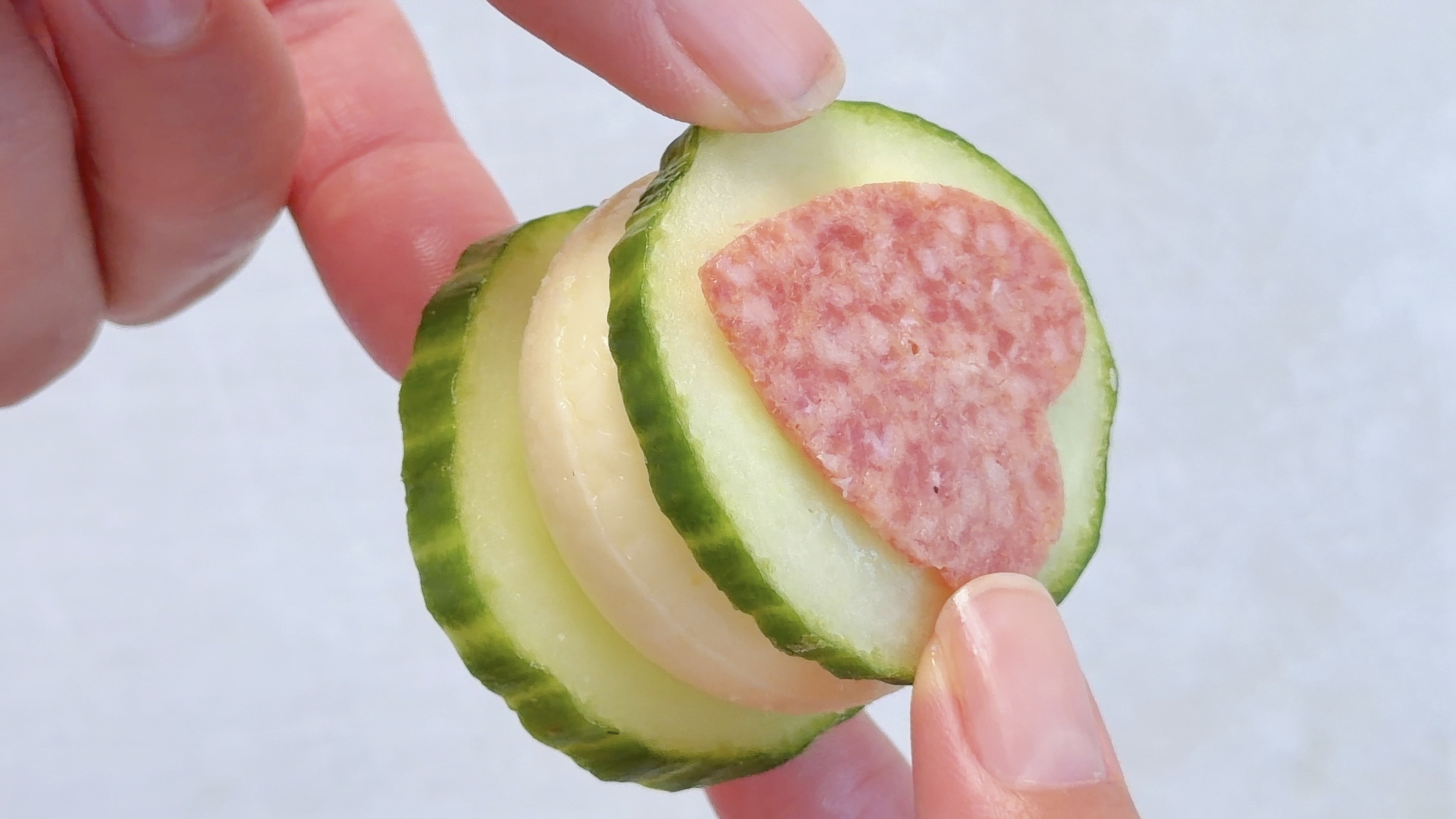 Mini cucumber burgers with Babybel and salami