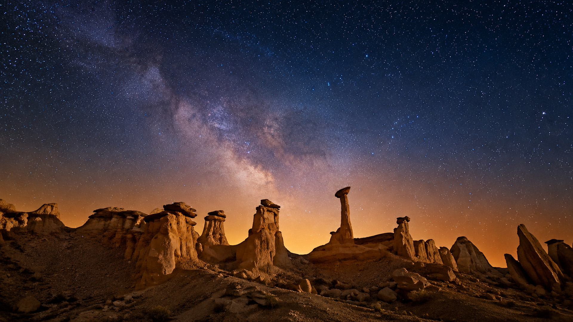 Bisti De-Na-Zin under a starry sky like another world