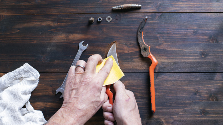 Mistakes everyone makes when cleaning & maintaining tools