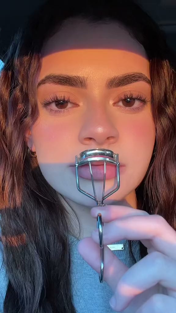 I tried this easy trick for fuller lips in seconds