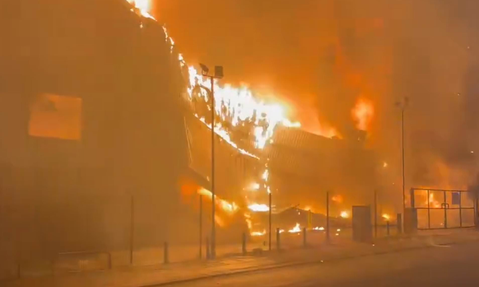 Moment huge blaze rips through fashion outlet which makes suits for ...