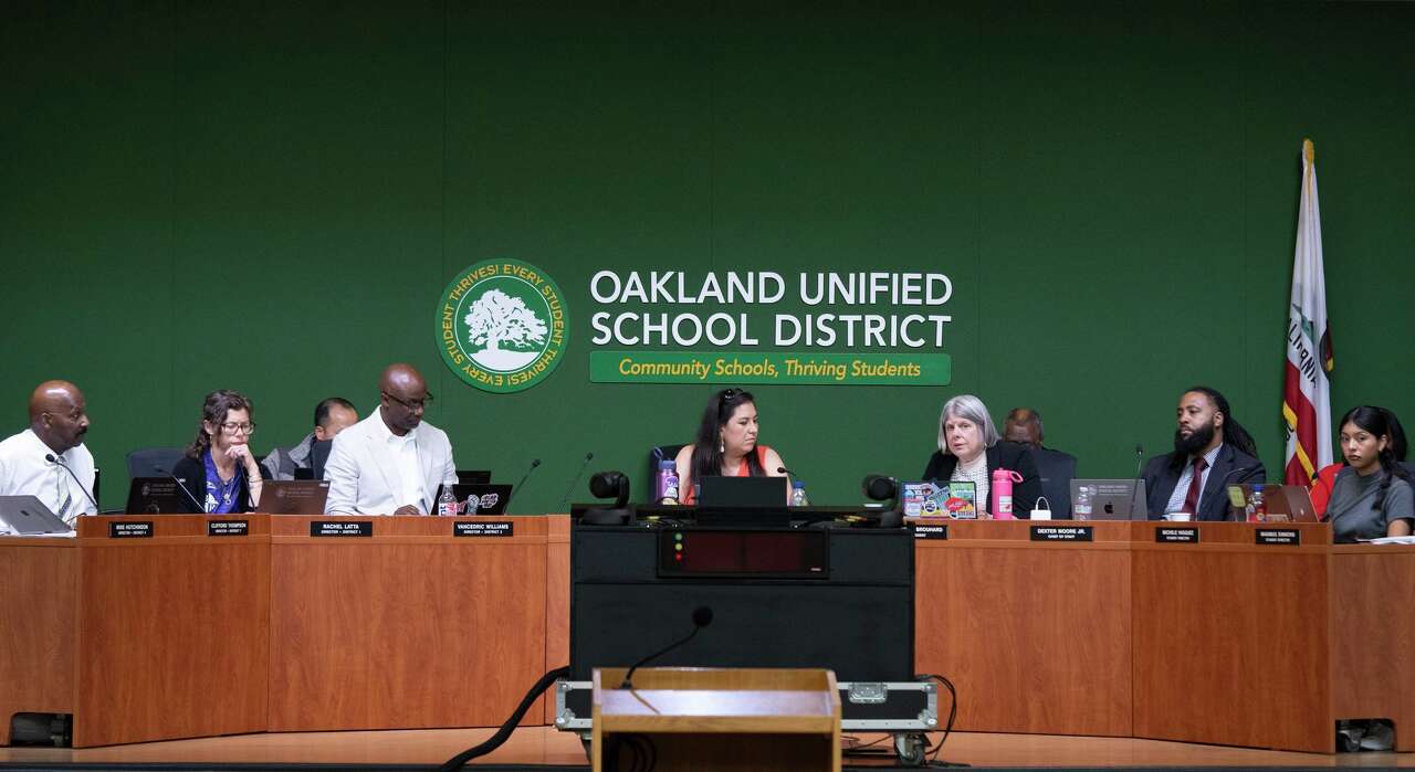 Oakland schools touted financial progress. An analysis paints a darker ...