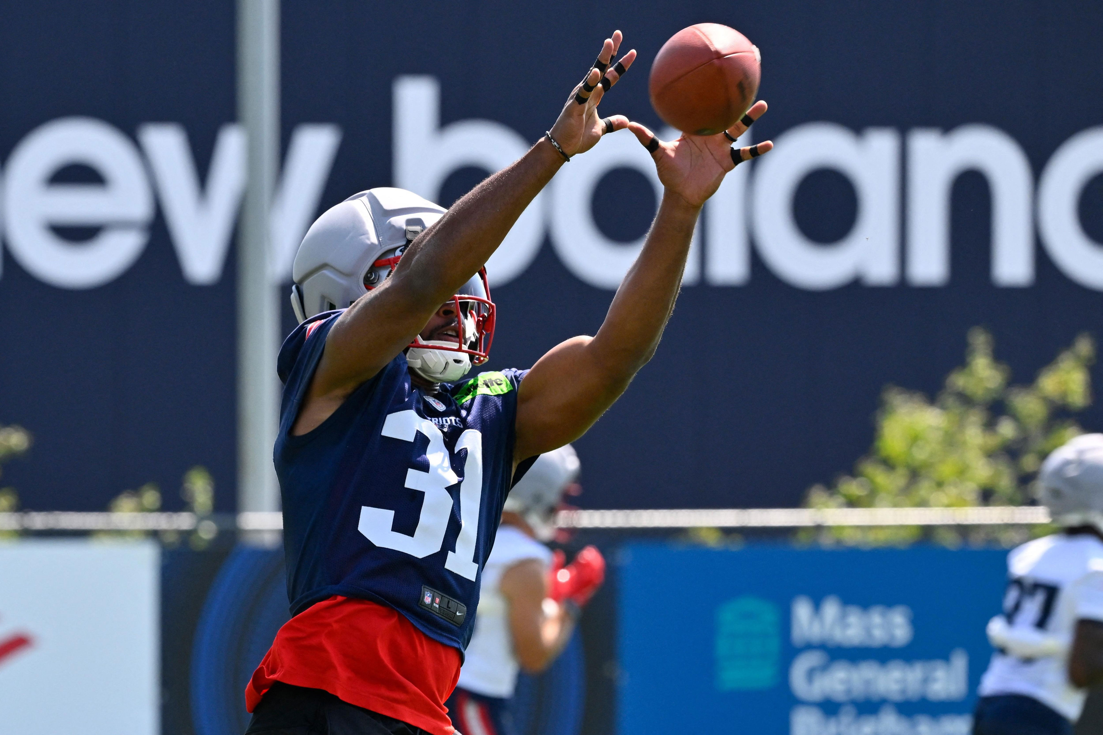 Patriots training camp recap: Defense caps day with 3 straight interceptions