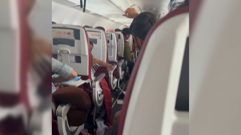 Un vuelo de Air India desciende repentinamente de altitud durante una ...