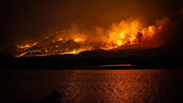 Tartar Fire surges 4,000 acres overnight, threatens Highway 95 and ...