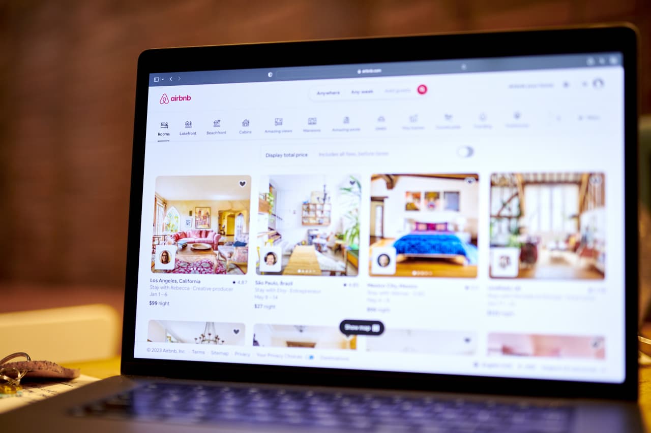 Airbnb stock is having its best day ever after earnings beat