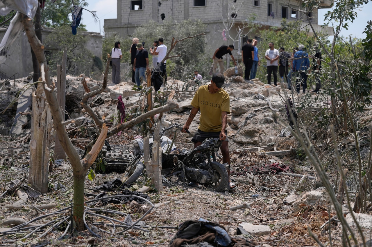 Israel steps up attacks on Hezbollah, clouding talks with Lebanon
