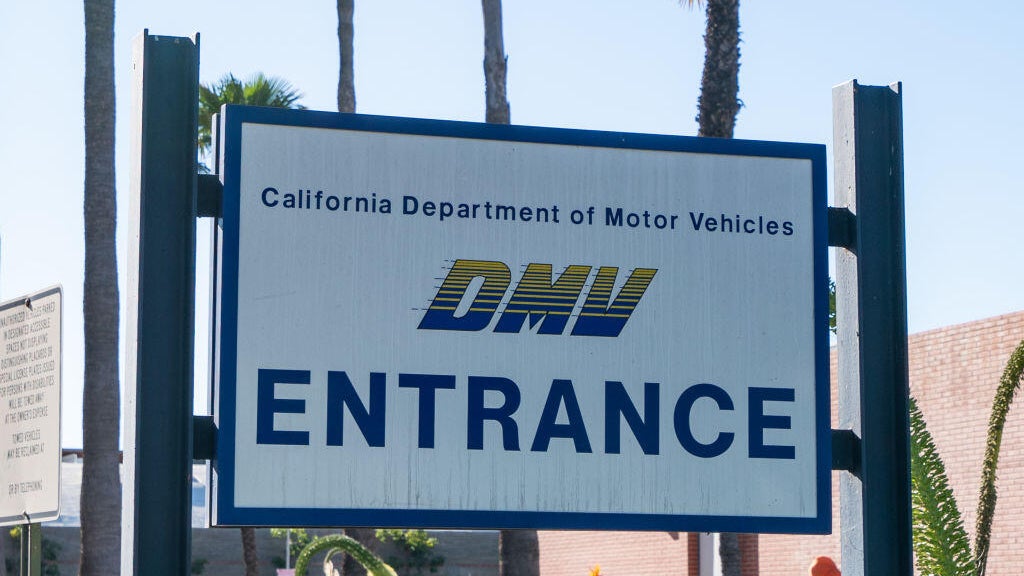 Teamsters sue California DMV over driverless truck rules
