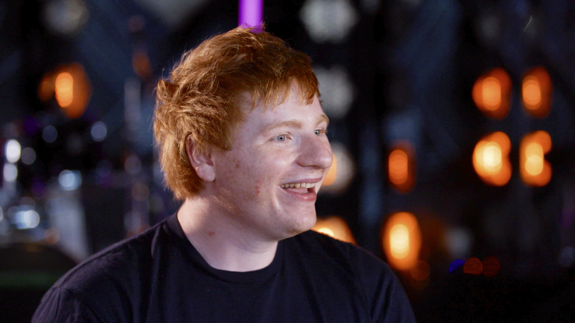 A bingo caller who looks like Ed Sheeran fooled a whole arena