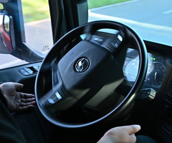 Teamsters sue California over self-driving truck rules