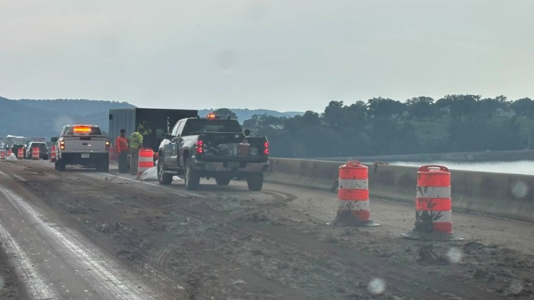 Mud spill on US-431 bridge prompts caution from ALDOT