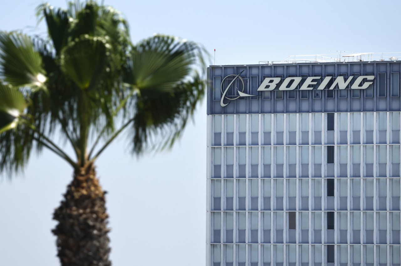 FAA orders inspections of hundreds of Boeing 737 MAX jets over possible cracks