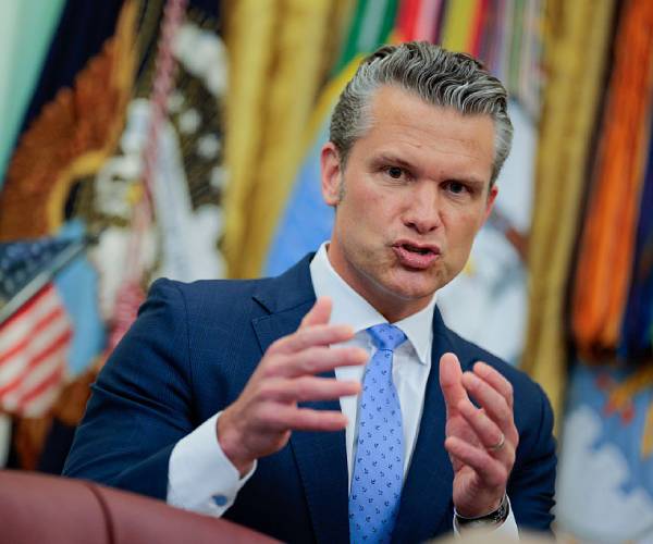 Senate Democrats push bill to undo Hegseth press curbs