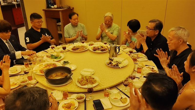 姜厚任71歲生日放閃! 小24歲女友童芯曝「武林聚會」驚人名單笑翻全網