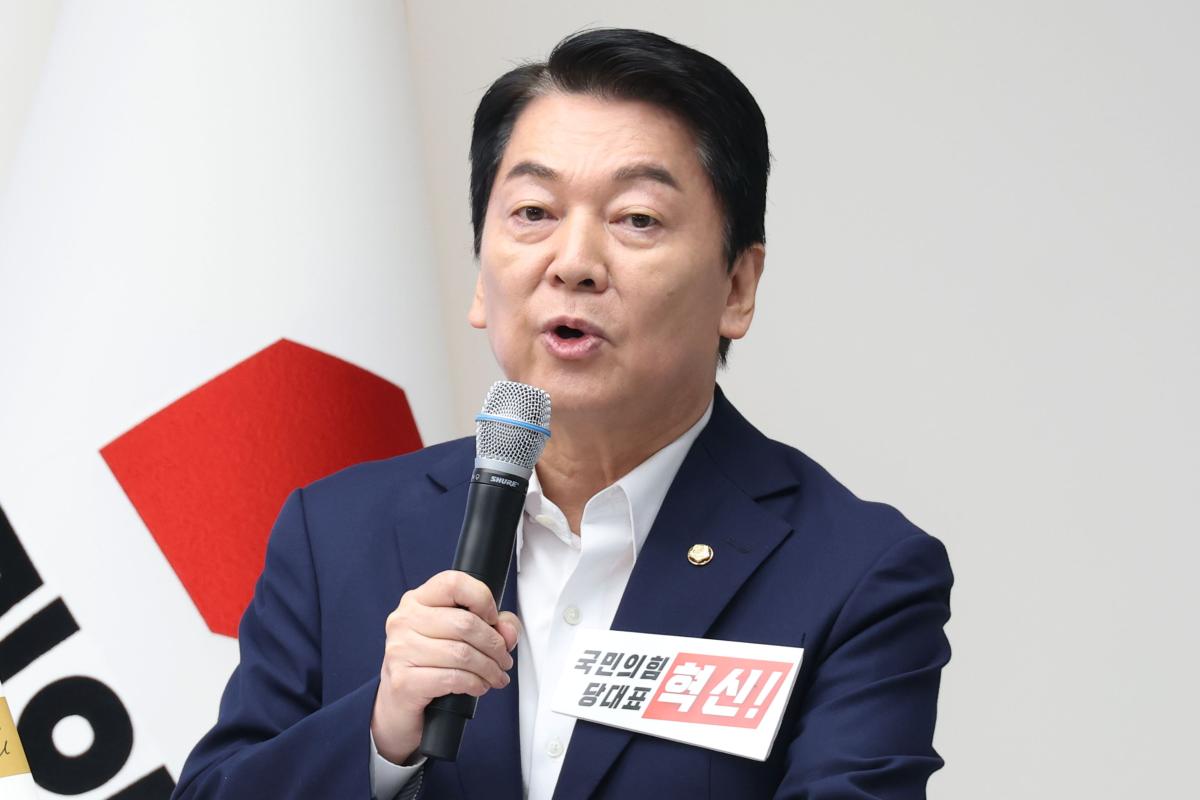 “사실상 부도 위기”… 李, 성적표 받았다