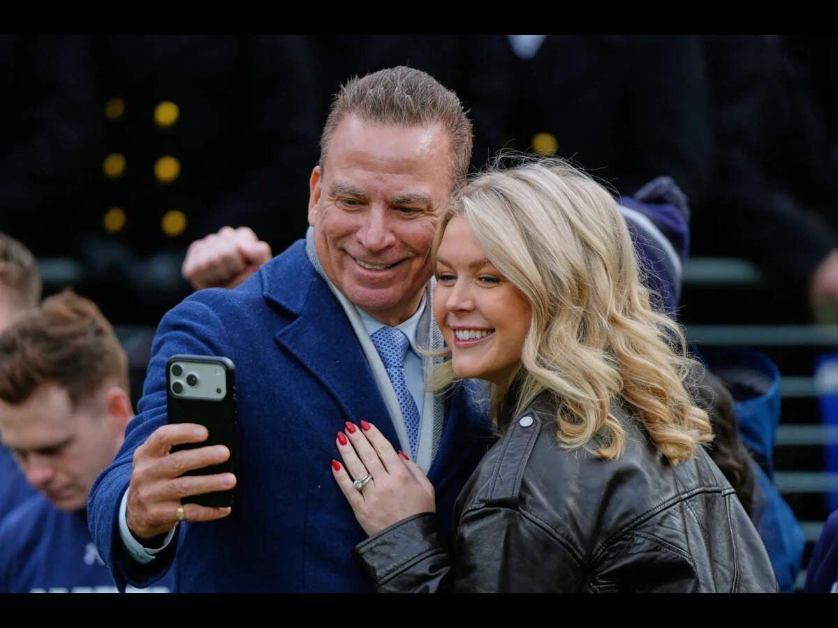 karoline-leavitt-leaving-white-house-husband-nicholas-riccio-is-32