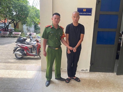 Tạm giữ đối tượng tháo trộm 2 bánh xe ô tô ở Khu đô thị Thanh Hà
