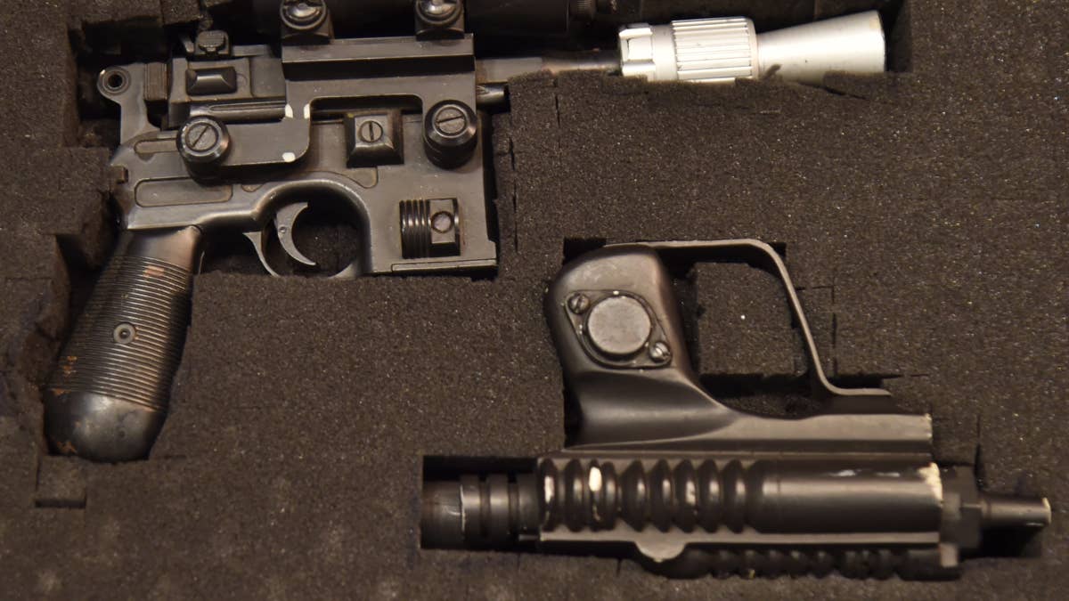 TSA agent's note on Star Wars blaster prop delights fans during ...