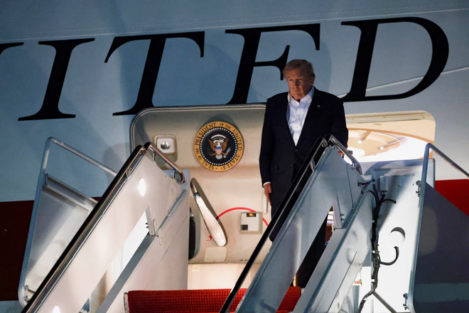 Những ai được ông Trump chọn đi cùng trong kế hoạch nghi binh?