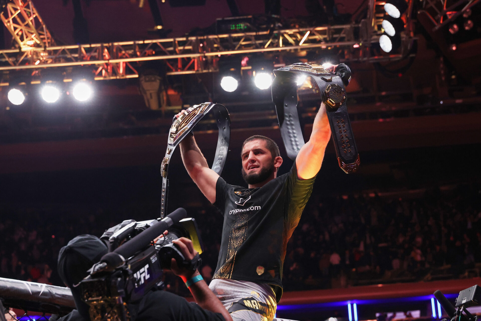Joe Rogan predicts retirement for Islam Makhachev after UFC 330