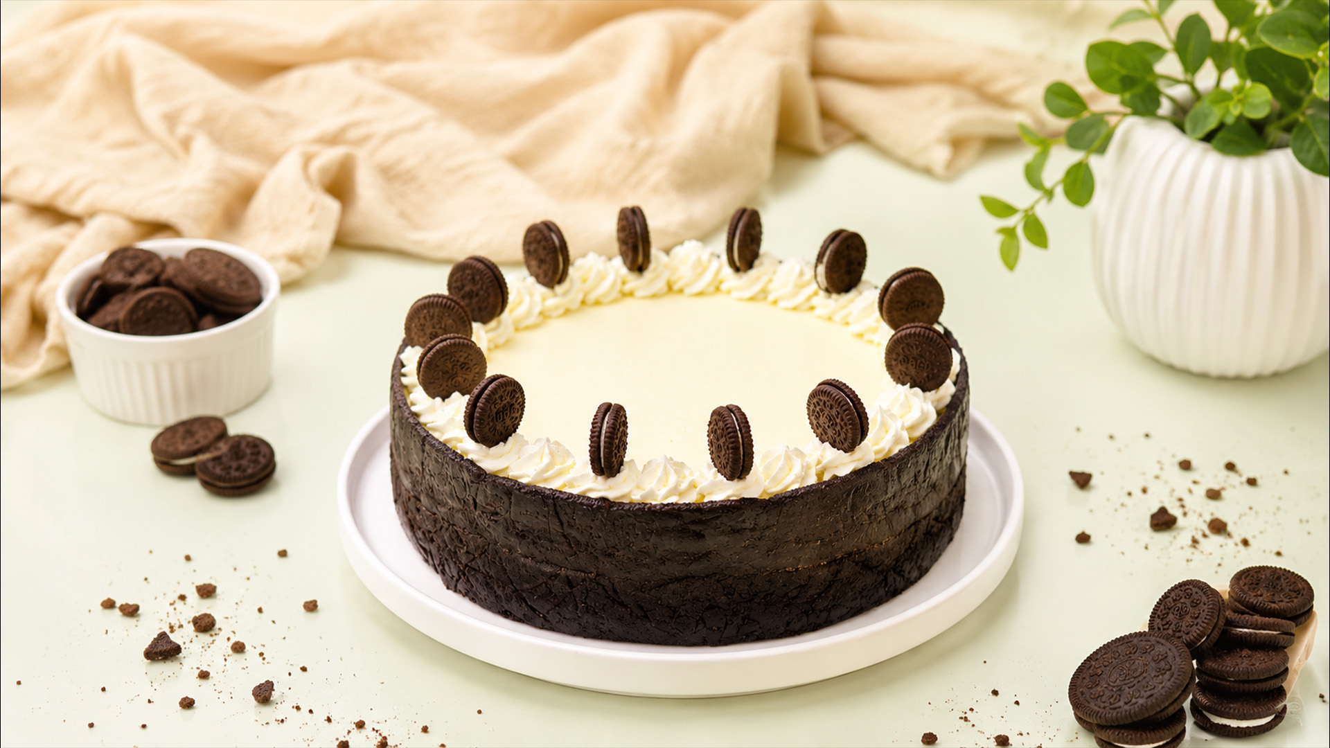 Chocolate cookie cheesecake with a dark crust