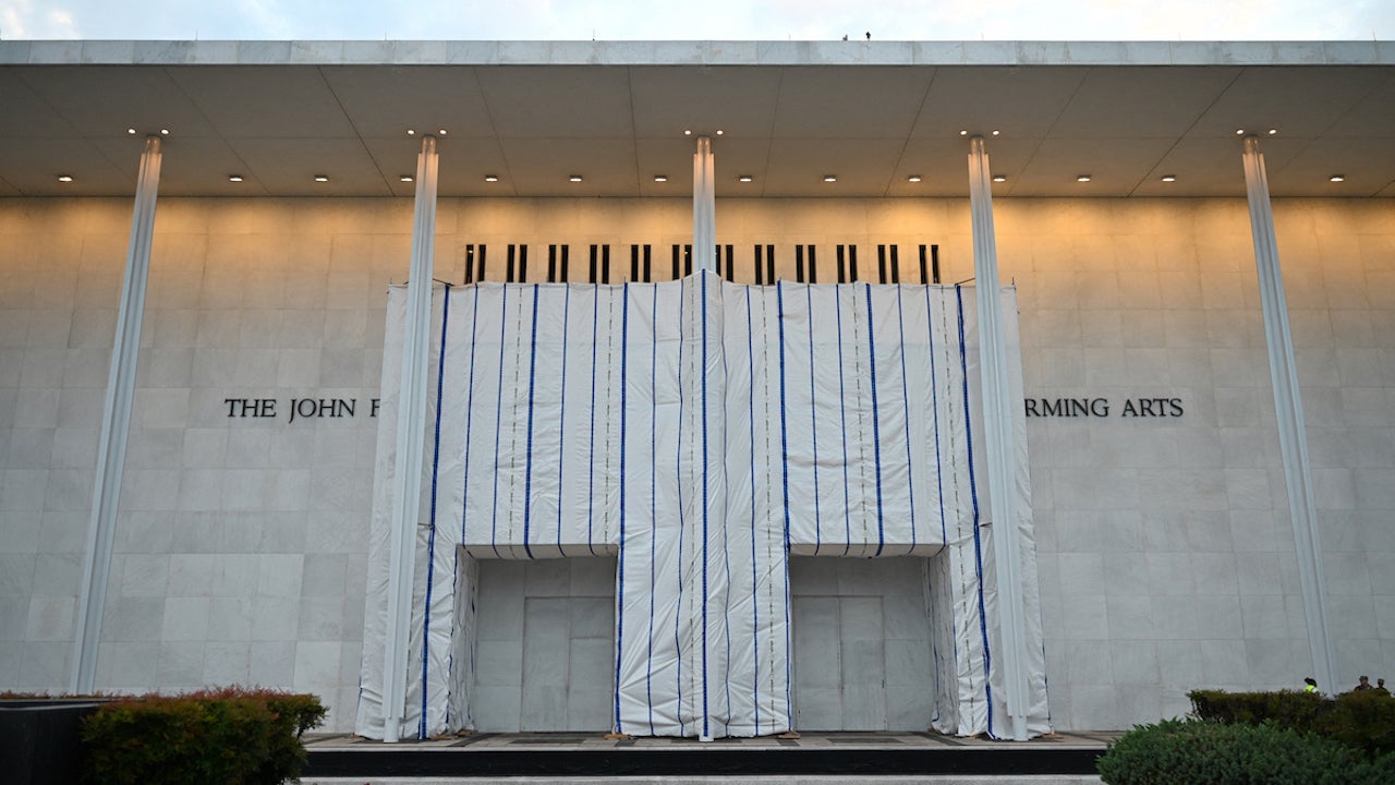 Kennedy Center board votes to close after judge blocks Trump name addition