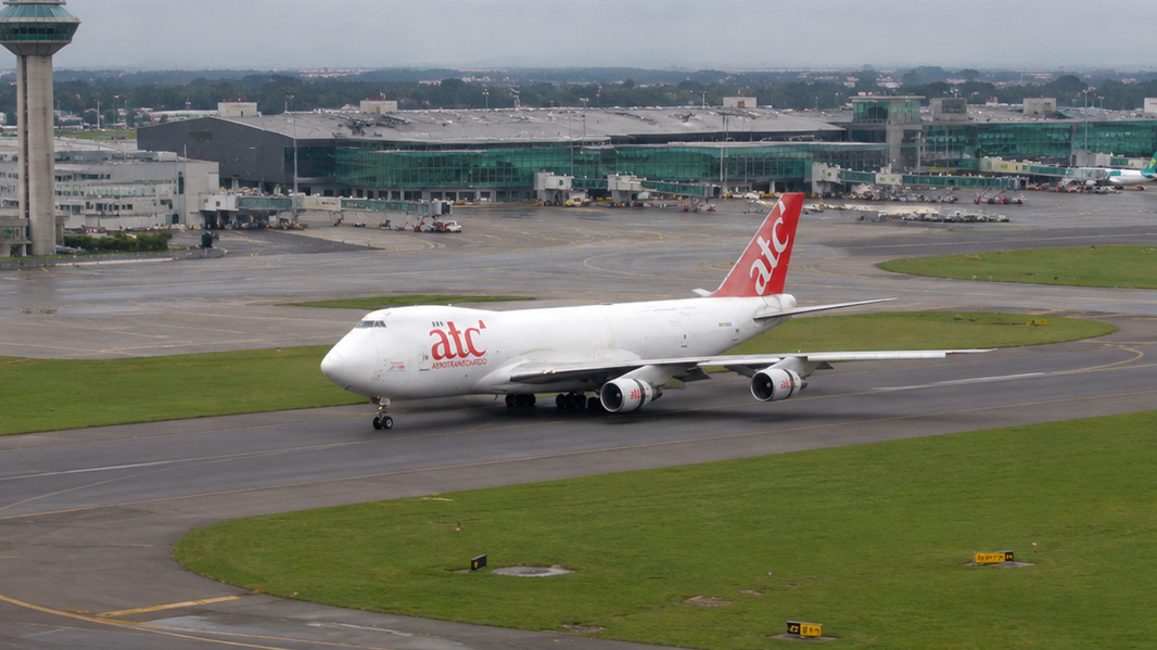 Boeing 747 freighter touches down at Manchester