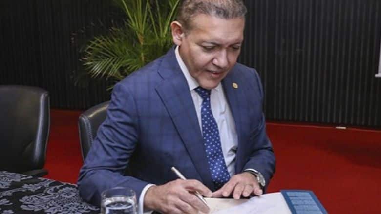 Nunes Marques ameaça libertar Bolsonaro para incendiar eleições em favor de Flávio