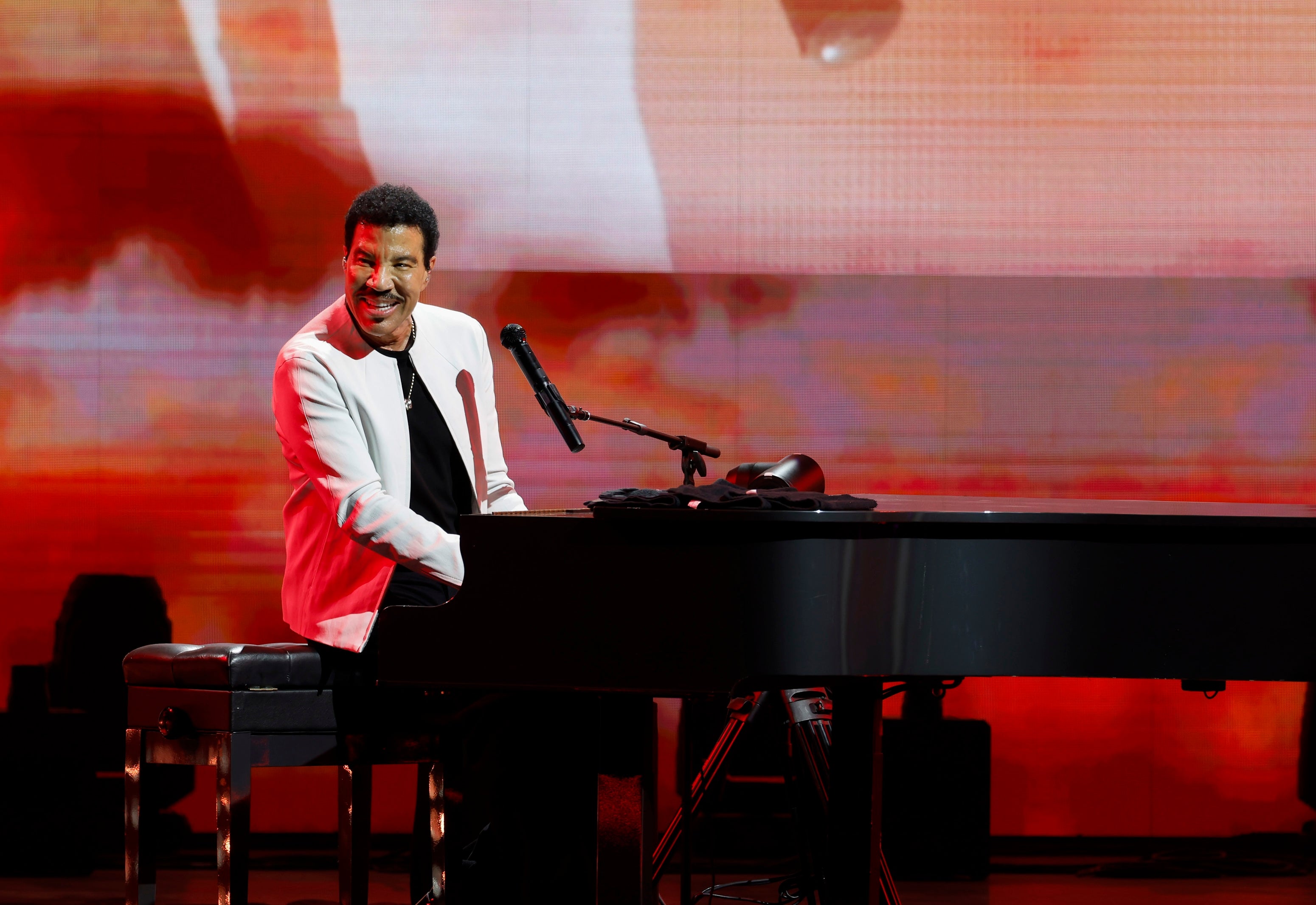 Richie was previously hospitalized after suffering a dizzy spell on-stage (Getty)