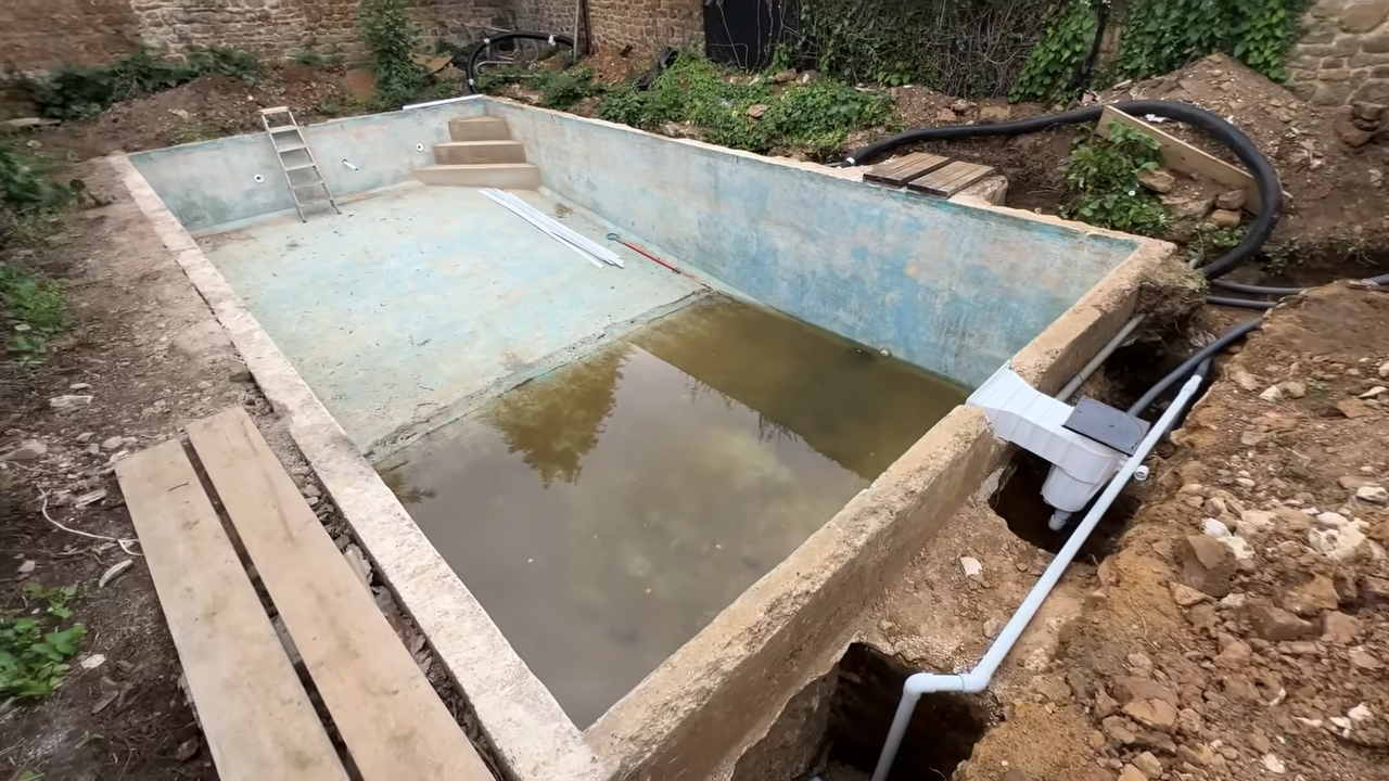 This pool hadn’t been used in 20 years