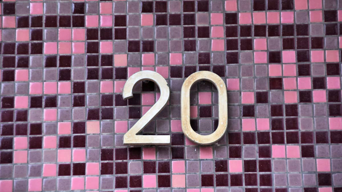 DIY mosaic address sign: Transform broken tile scraps into stunning ...