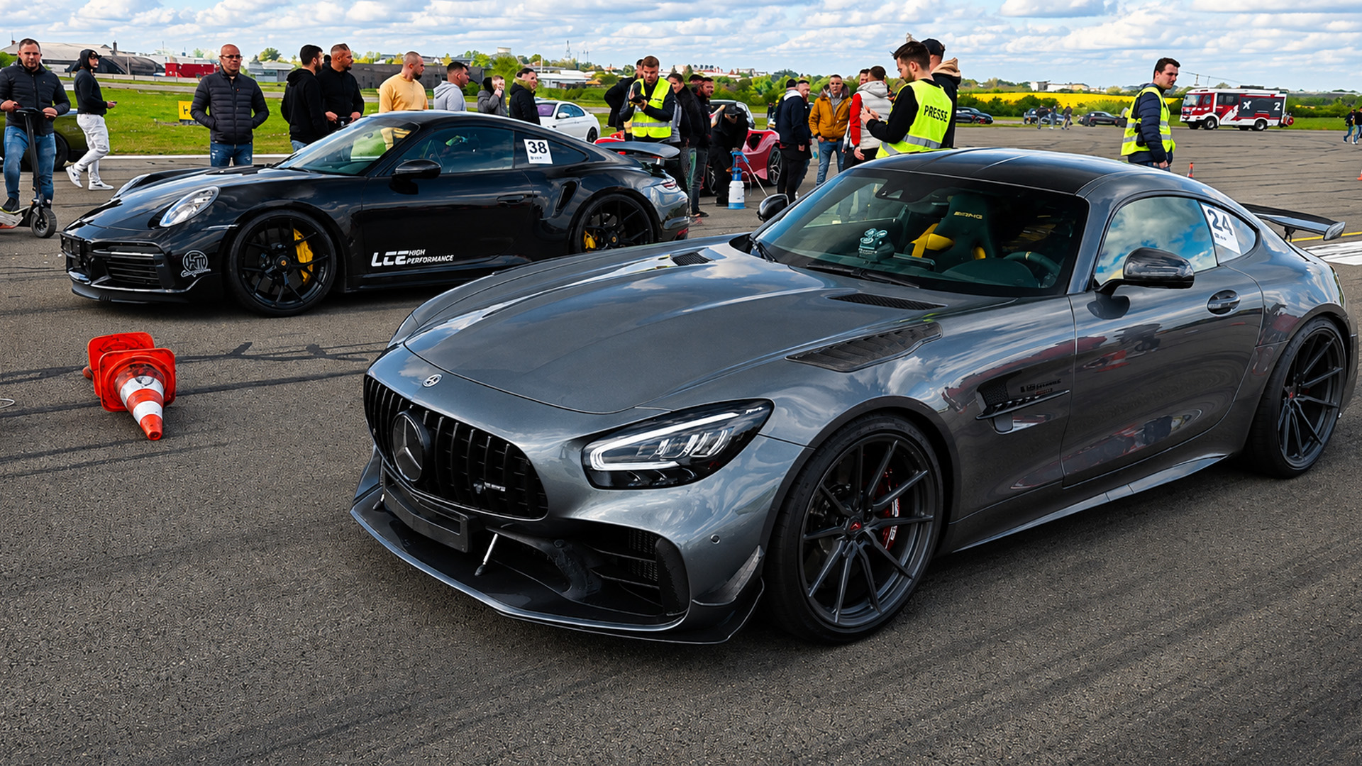 Porsche 911 Turbo S faces the AMG GT in drag battle