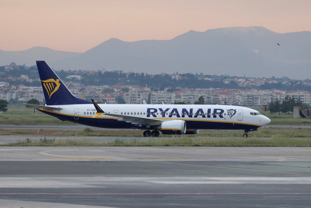 Bird remains found in engine of Ryanair plane that depressurized over Greece