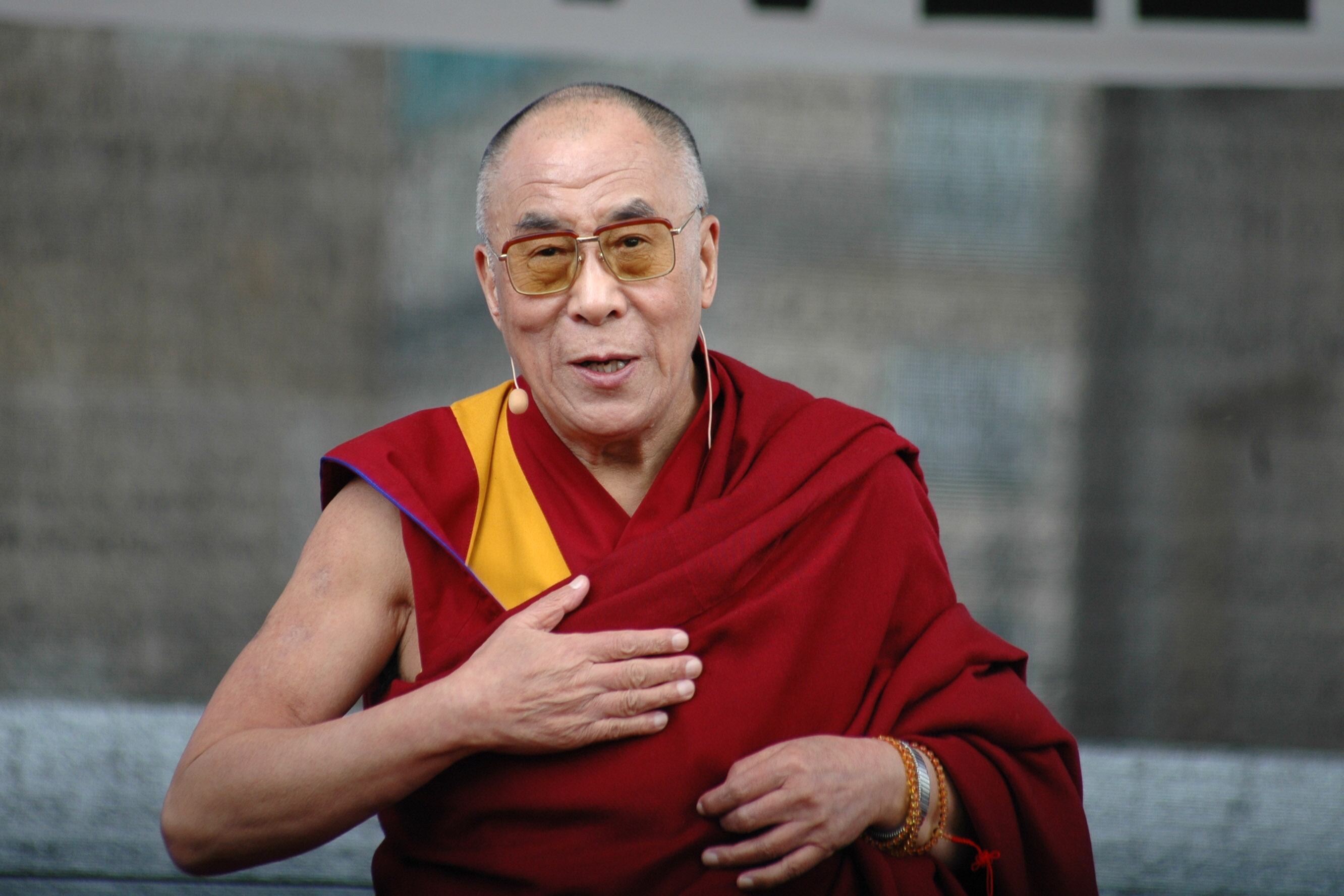 dal-i-lama-gu-a-espiritual-solo-existen-dos-d-as-en-el-a-o-en-los
