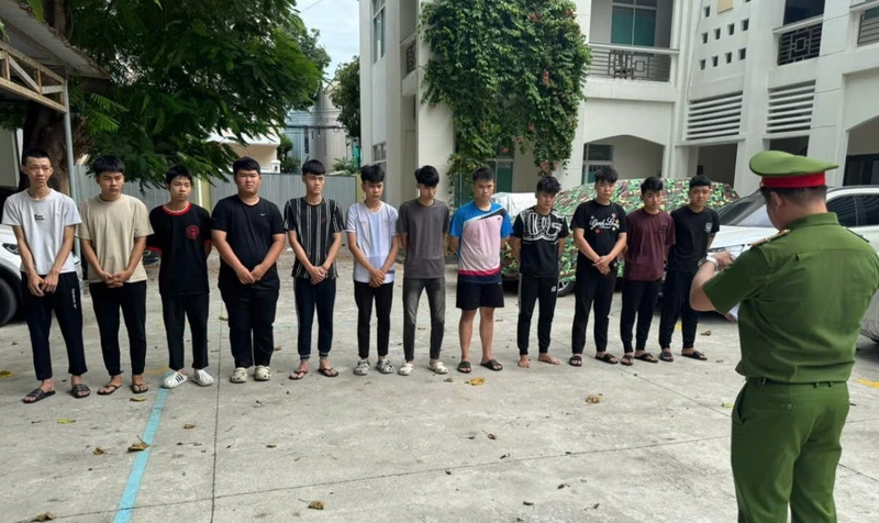 Bắt 12 đối tượng mang hung khí gây rối ở Đà Nẵng