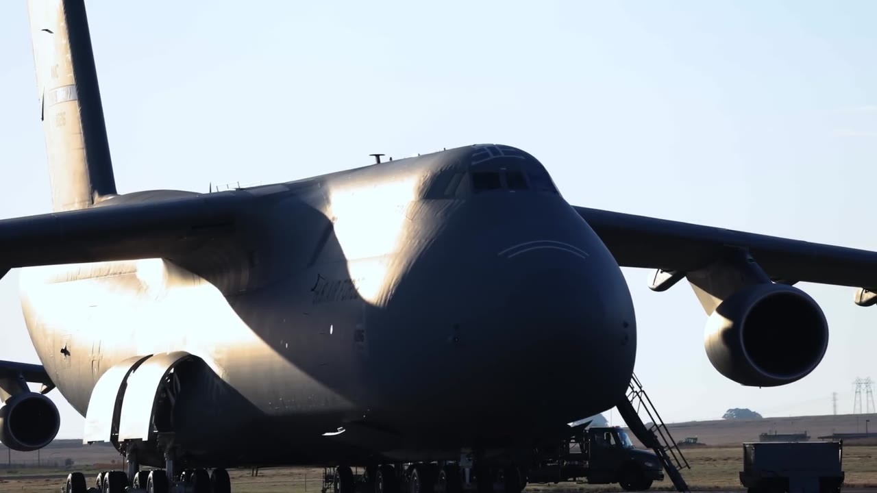 Watch 2 Abrams tanks fit inside one enormous Air Force aircraft