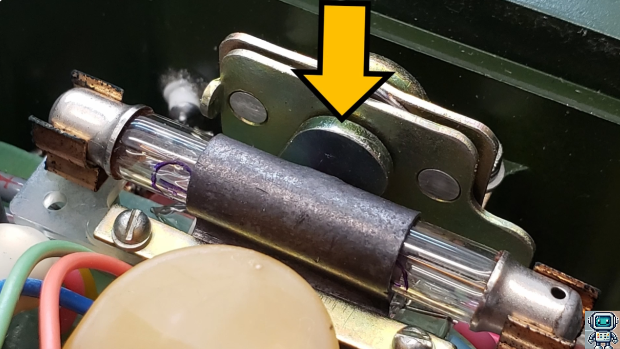 What makes this transistor circuit work so effectively