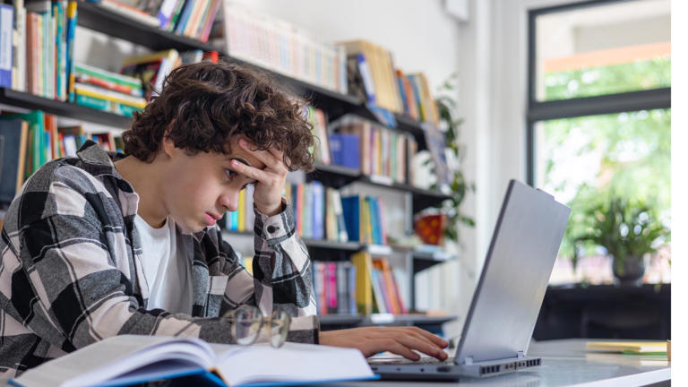 Un professeur piège ses étudiants avec un mot invisible : 32 sur 35 ...