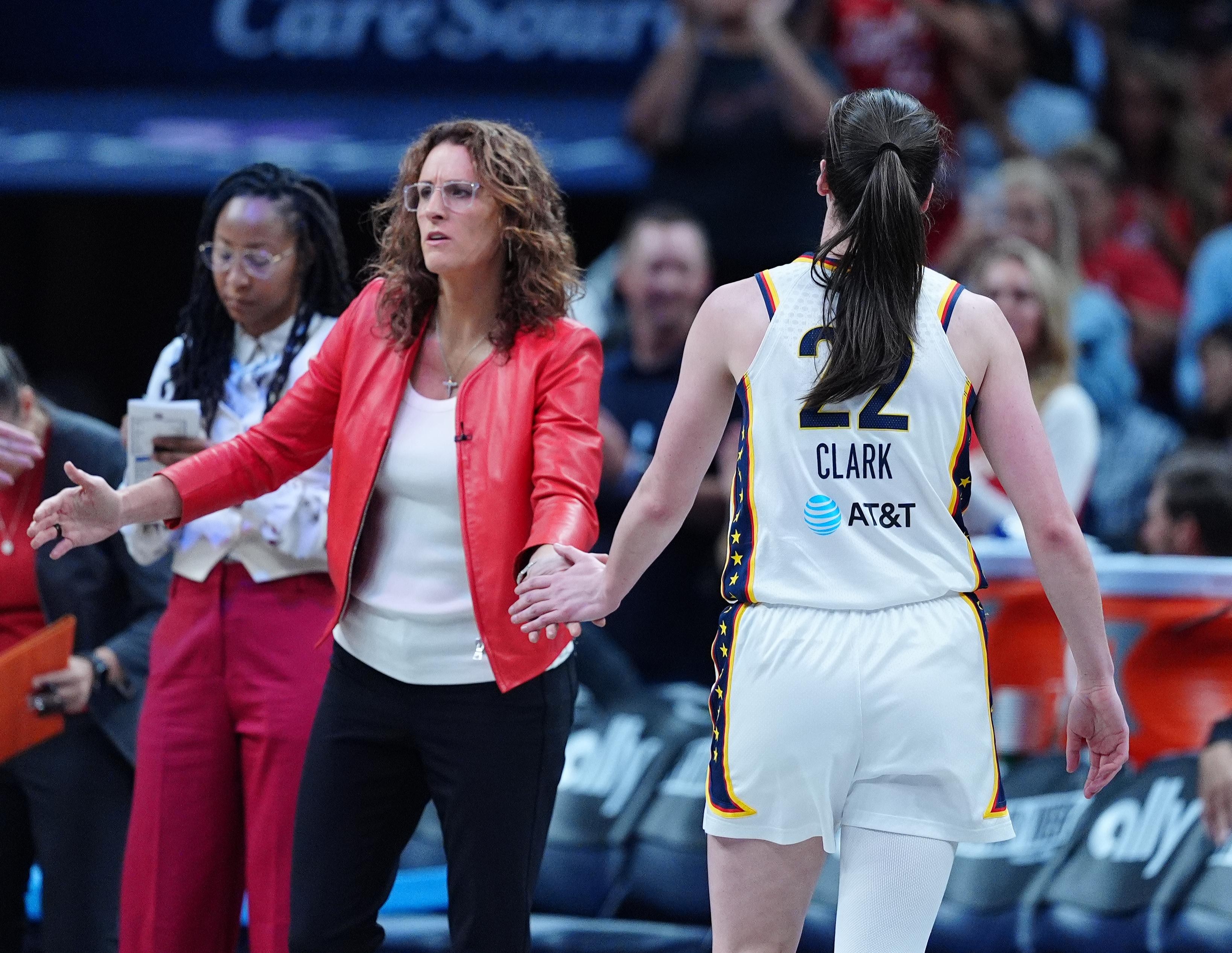 Op-ed: In taking stands against increasing toxicity, WNBA head coaches are offering an example worth following