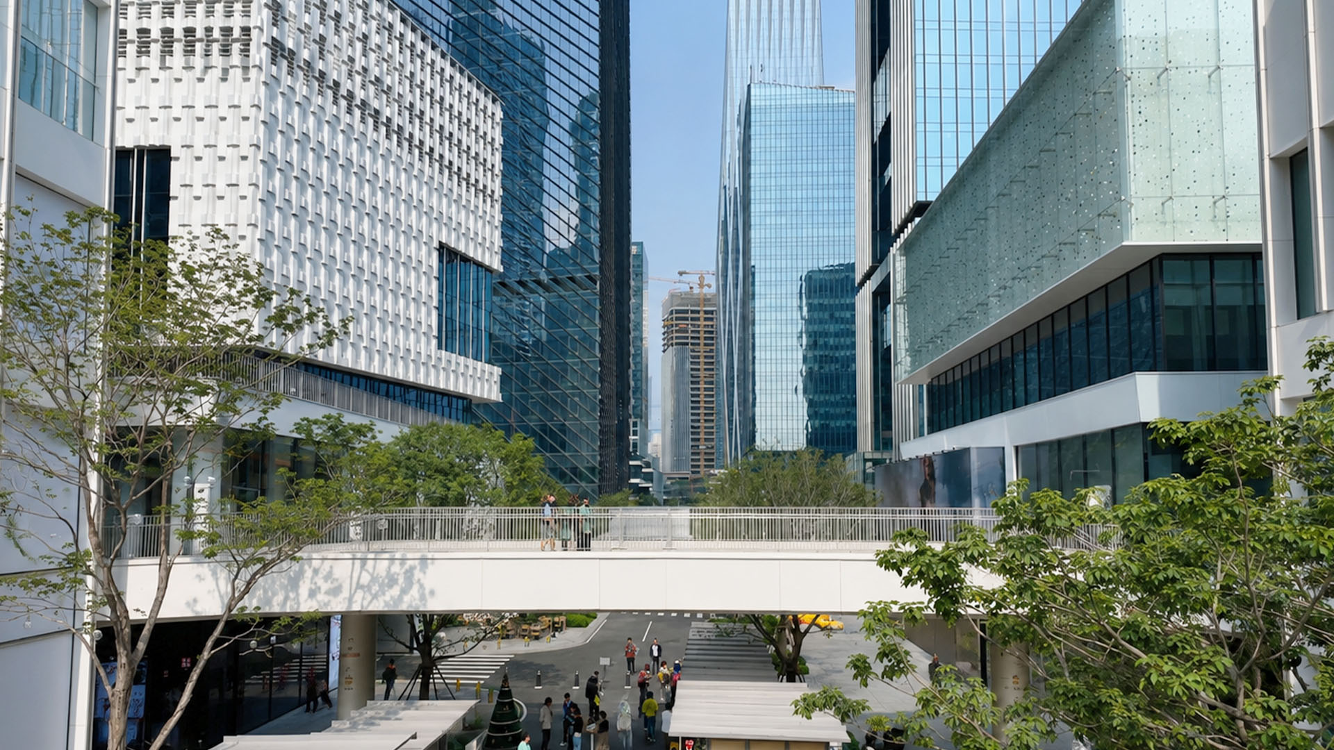 China’s futuristic skywalk connects skyscrapers above the streets below