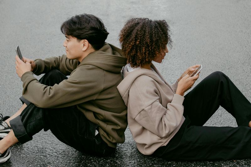 6 silent struggles modern couples face and how to spot them early