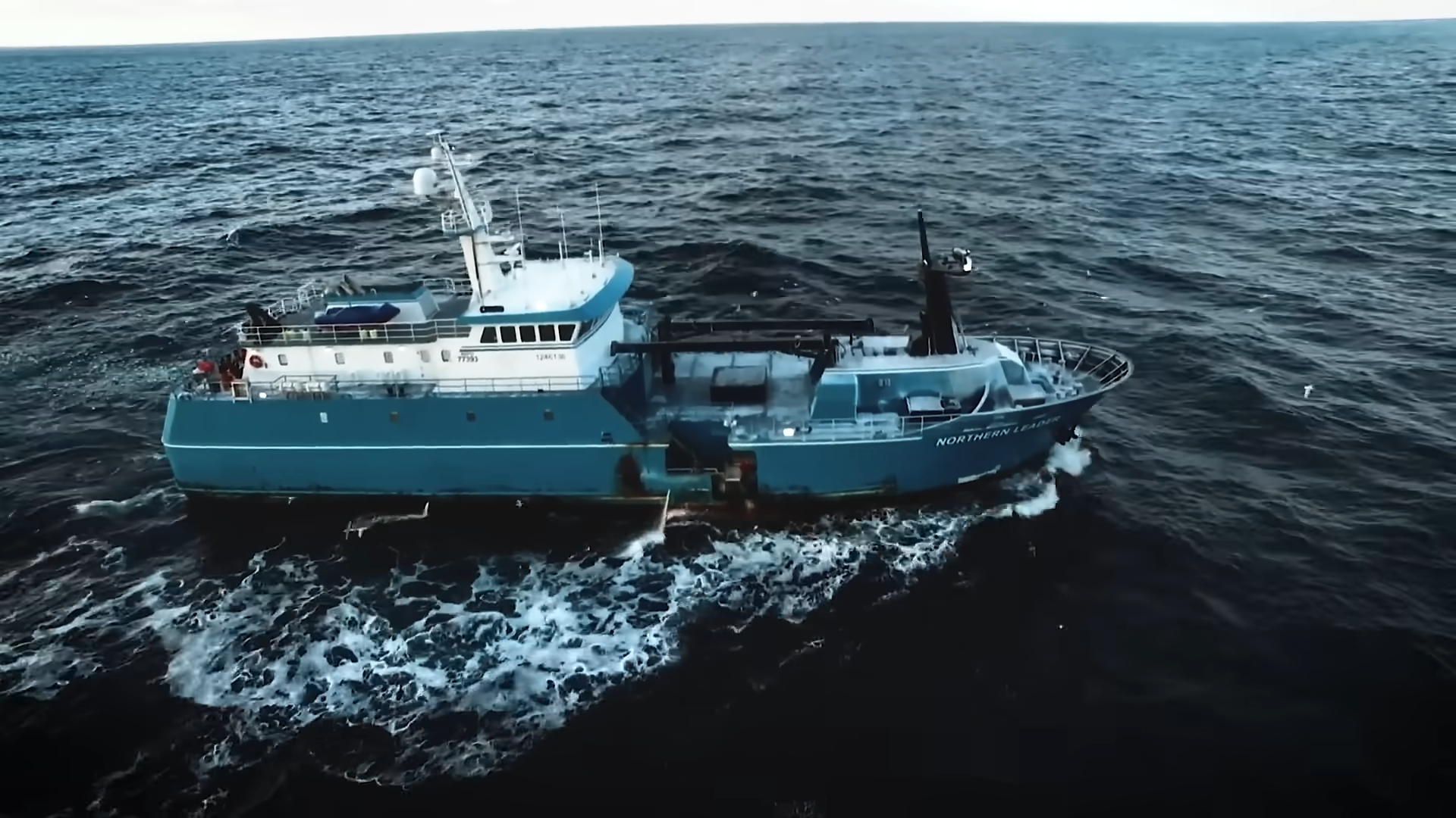 40-knot winds and 8-meter waves turned this fishing vessel into a ...