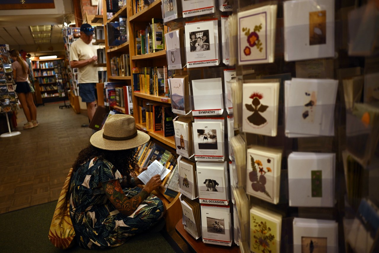 Weak retail-sales number adds to softening economic data