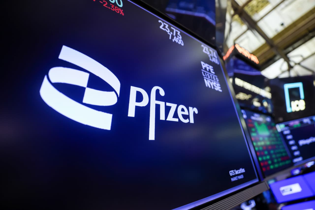 Pfizer CEO caps post-earnings insider buying spree with $1 million ...
