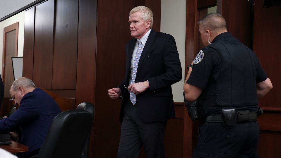 Alex Murdaugh back in court amid defense questions about police ...