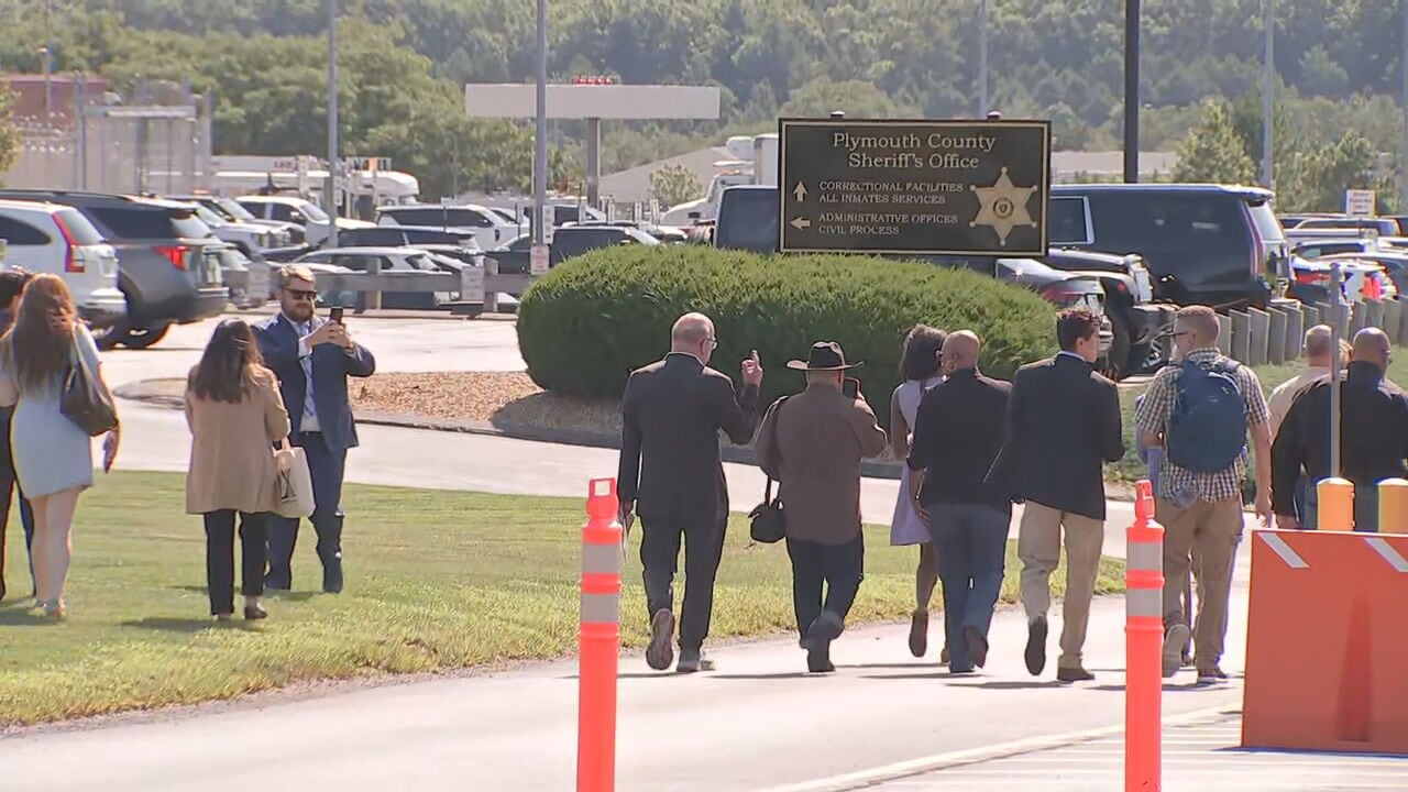 Members of Mass. congressional delegation visit ICE detention facility ...