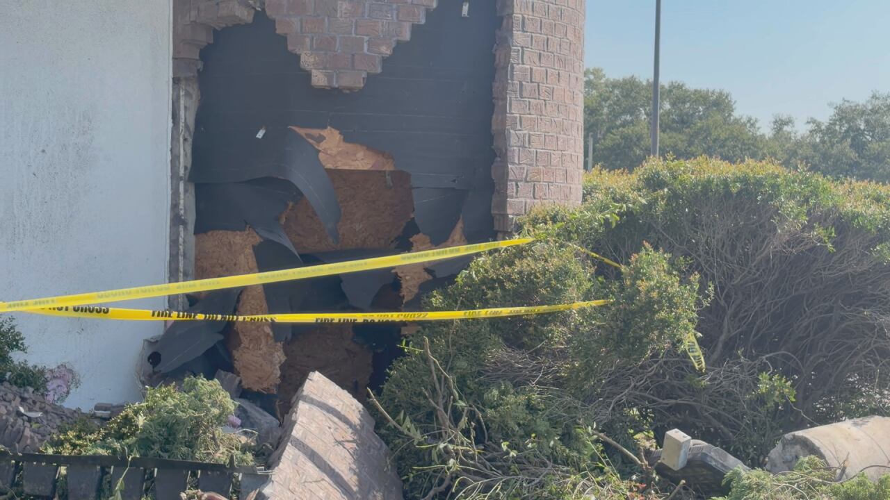 Truck crashes into Sarasota eye care building; driver faces DUI charges