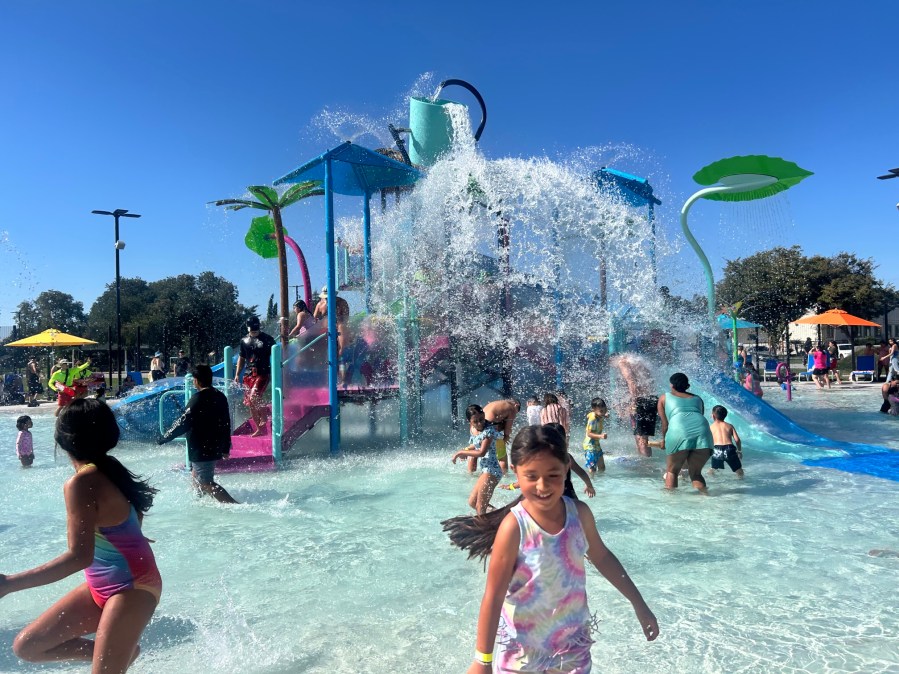 New aquatic center draws crowds as $17M Modesto park reopens