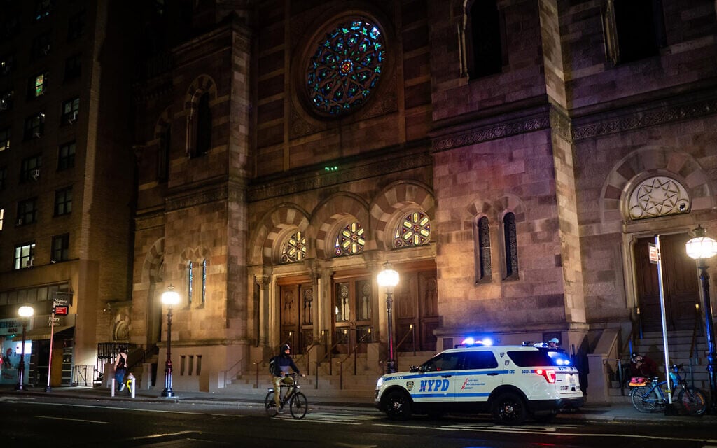 Assailant disrupts Shabbat service at NYC synagogue, attacks congregant and guard