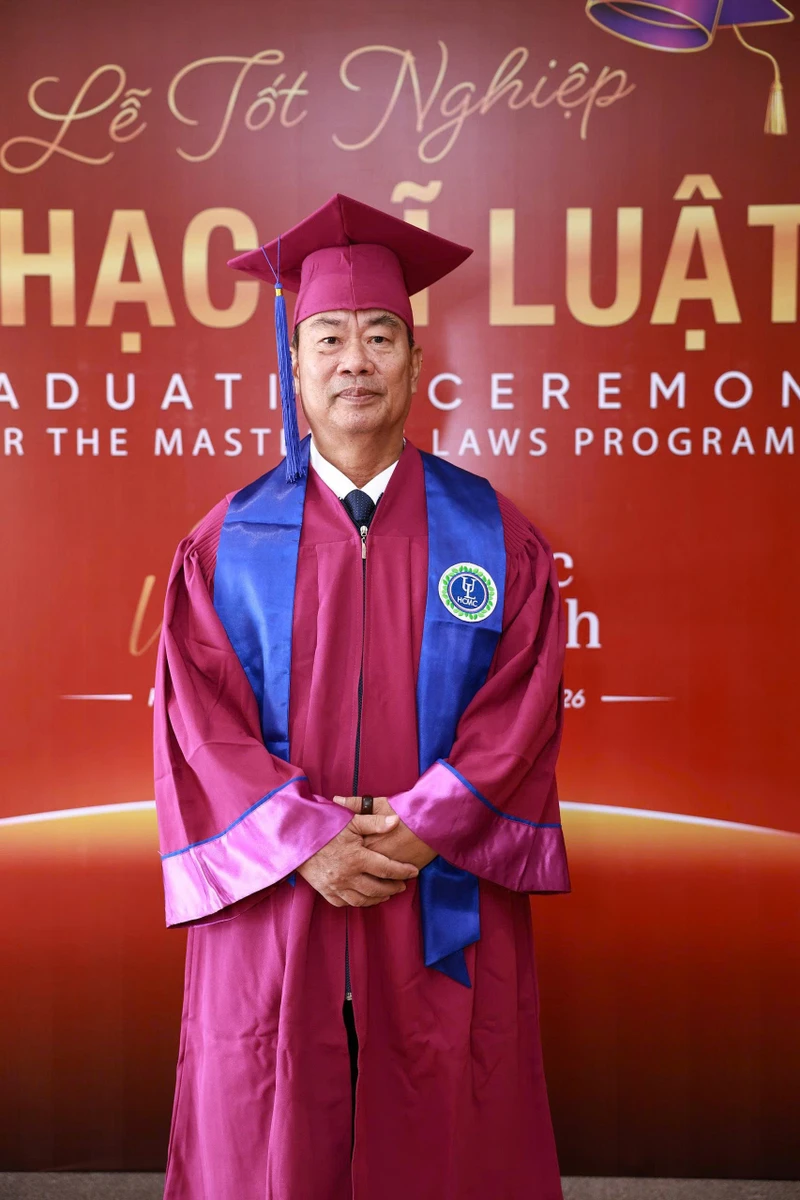 U70 nhận bằng thạc sĩ luật